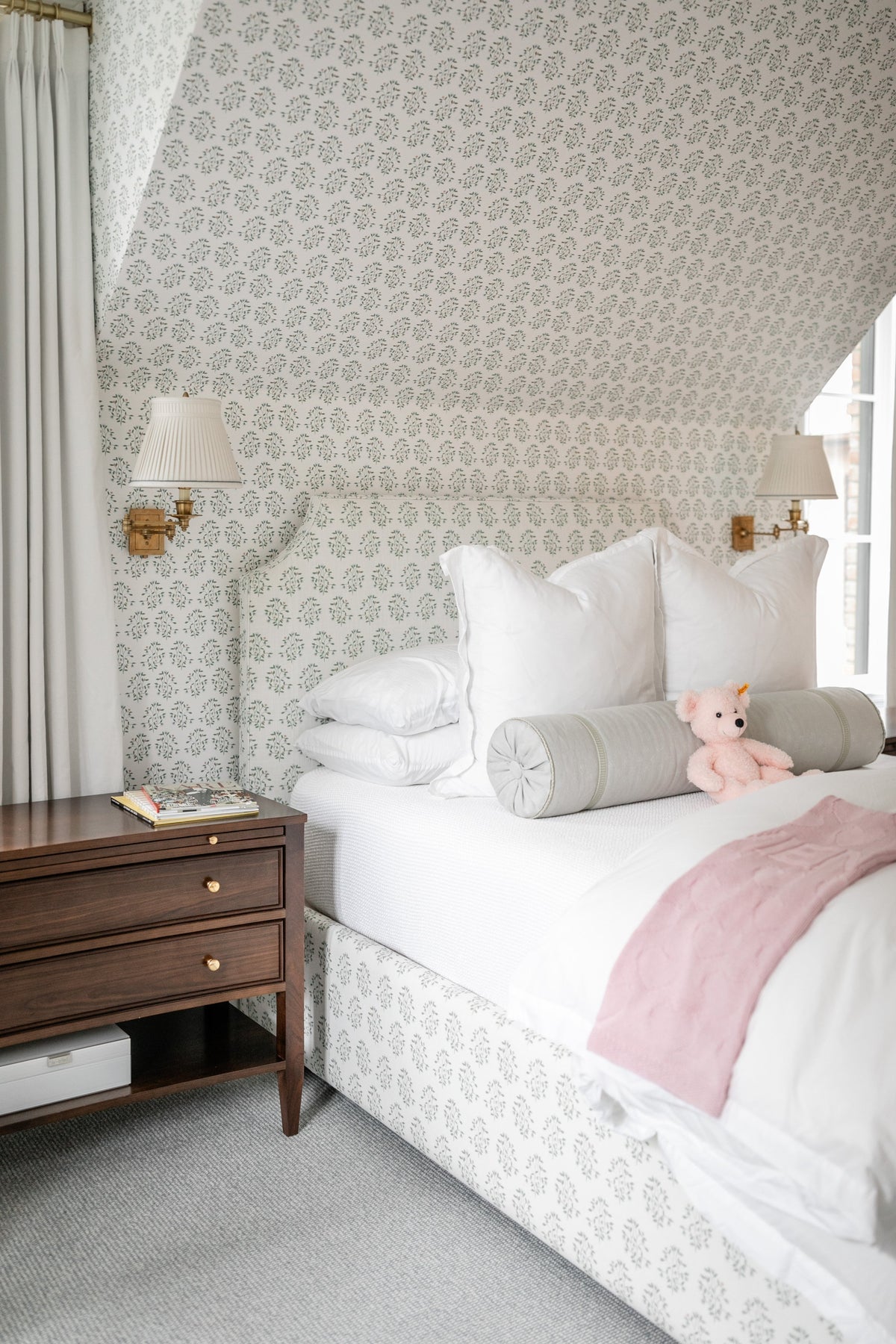 Vivienne nightstand